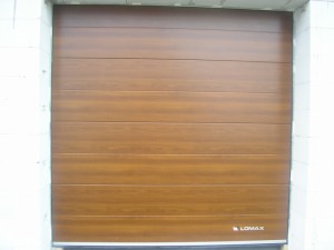 sekčná garážová brána-balsamico,stredová drážka