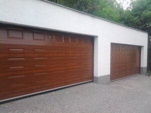 sekčná garážová brána - kazeta imitácia dreva balsamico-Bratislava